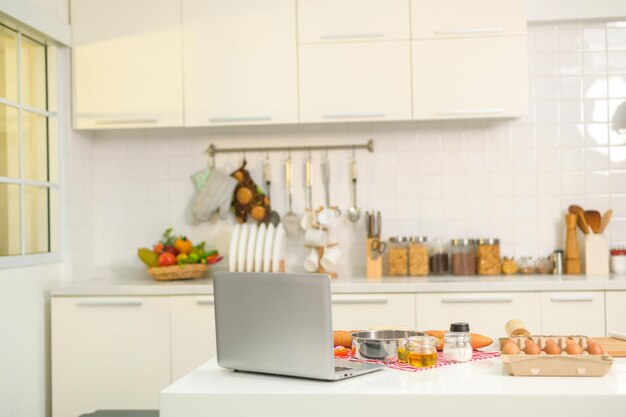 Ingredienti cibo preparato per cucinare in cucina a casa