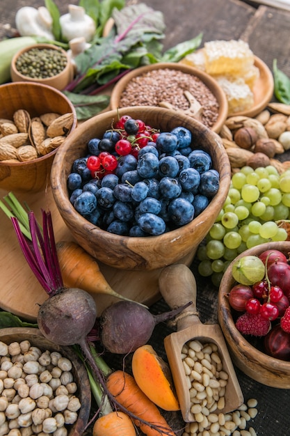 Ingredienti contenenti vitamina E, minerali naturali e fibra alimentare, concetto di nutrizione sana