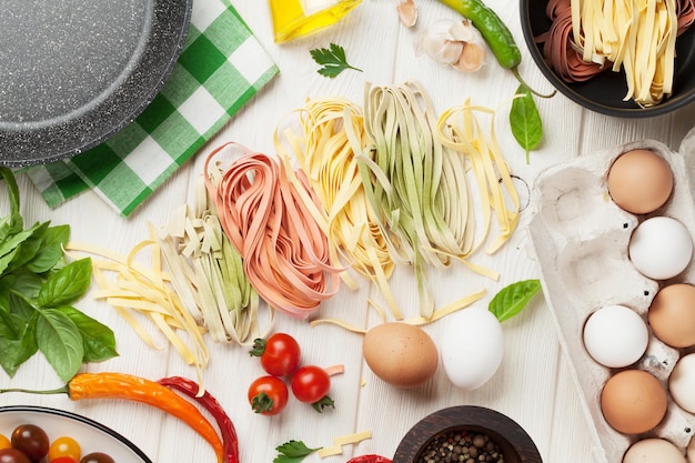 Ingredienti e utensili per la cottura della pasta