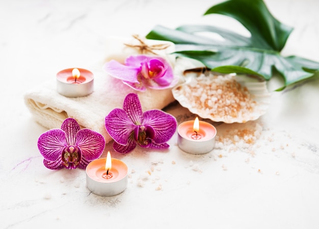 Ingredienti naturali spa con fiori di orchidea