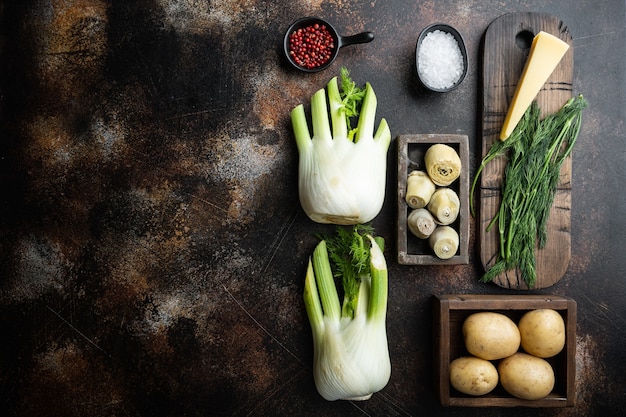 Ingredienti patate e carciofi al forno, su vecchio rustico