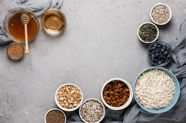 Ingredienti per cucinare il muesli fatto in casa