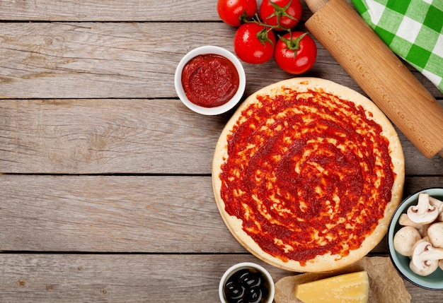 Ingredienti per cucinare la pizza