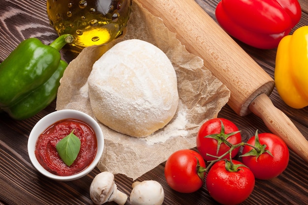 Ingredienti per cucinare la pizza