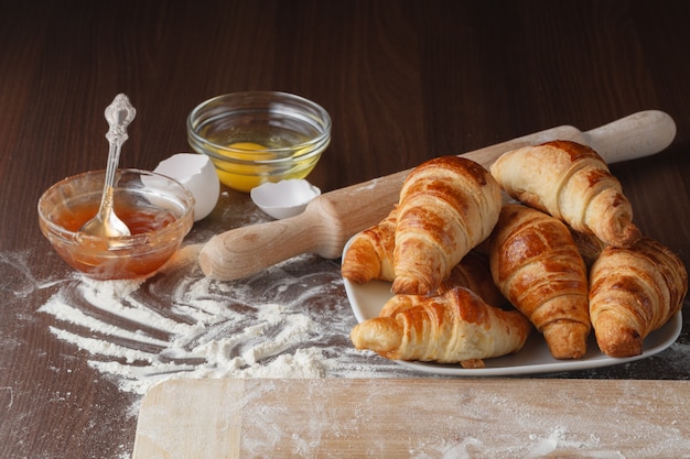 Ingredienti per cuocere croissant