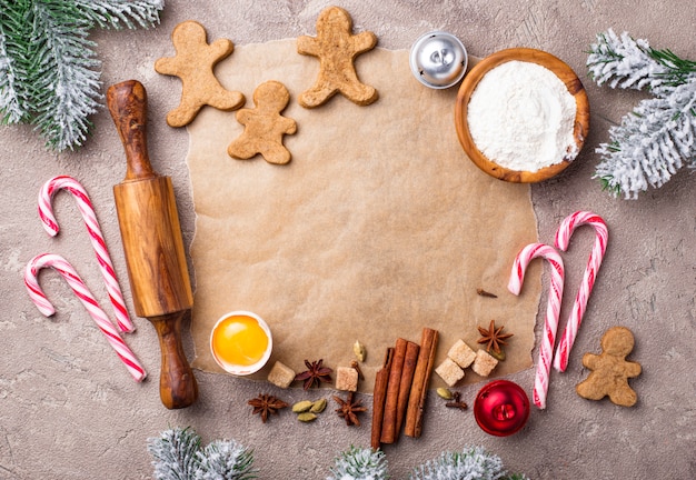 Ingredienti per cuocere i biscotti di Natale