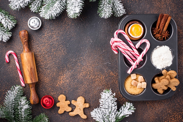 Ingredienti per cuocere i biscotti di Natale