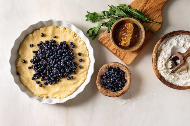 Ingredienti per cuocere la torta di bacche