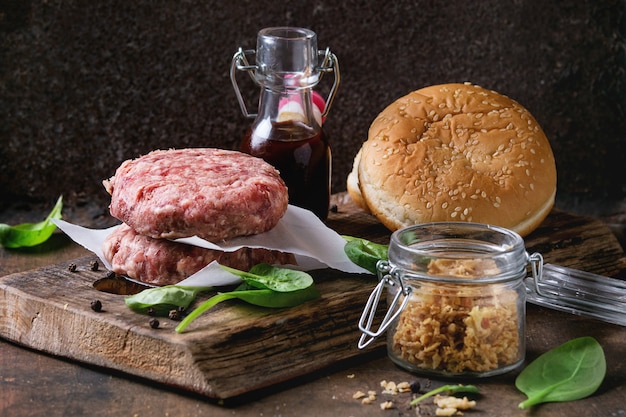 Ingredienti per fare hamburger