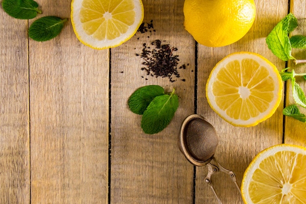 Ingredienti per il tè al limone e alla menta