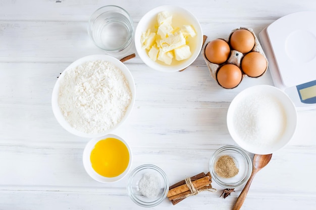 Ingredienti per la cottura di pan di zenzero o torta