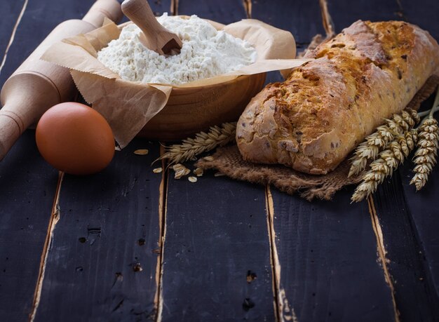 Ingredienti per la cottura, spighette e pane