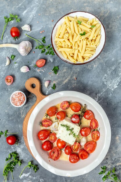 Ingredienti per la feta. Tiktok pasta. Trending Feta al forno con pomodorini