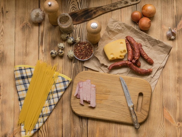 Ingredienti per la pasta italiana Spezie di prosciutto crudo di spaghetti