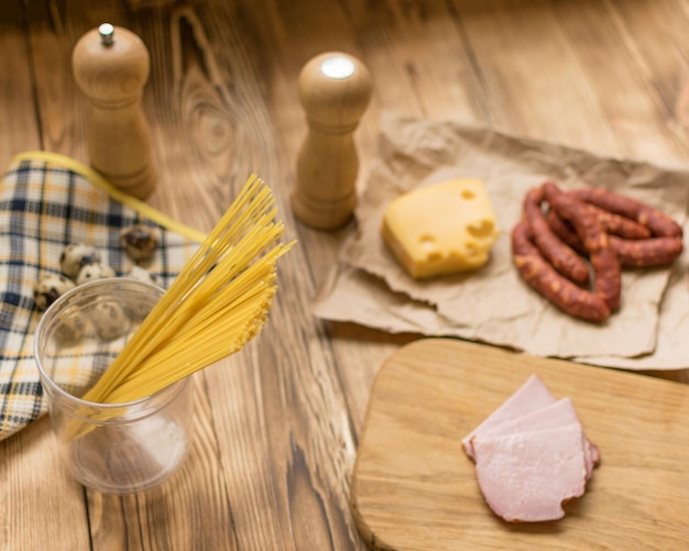 Ingredienti per la pasta italiana Spezie di prosciutto crudo di spaghetti