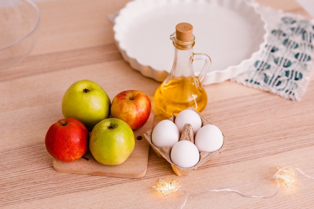 Ingredienti per la tradizionale torta di mele