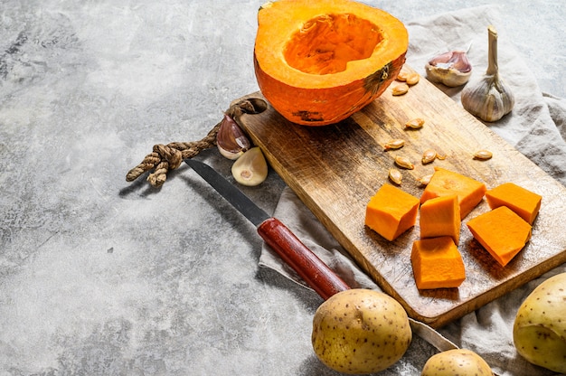 Ingredienti per la zuppa di zucca.