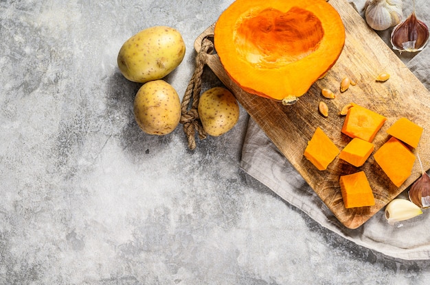 Ingredienti per la zuppa di zucca.