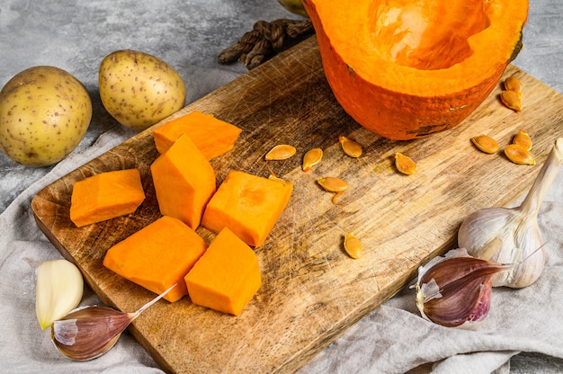 Ingredienti per la zuppa di zucca.