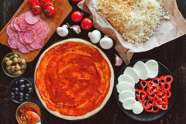 Ingredienti per pizza cruda