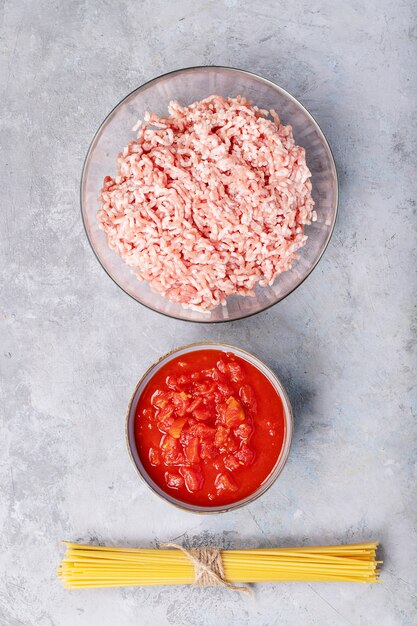 Ingredienti per preparare gli spaghetti alla bolognese