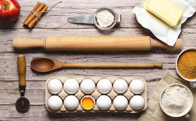 Ingredienti per preparare una torta di mele