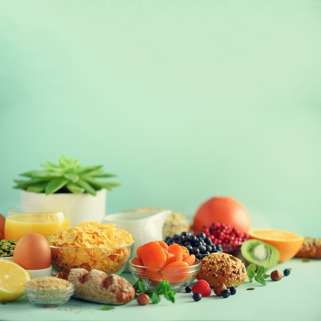 Ingredienti sana colazione, cornice di cibo.