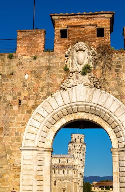 Ingresso a Piazza dei Miracoli a Pisa - Italia