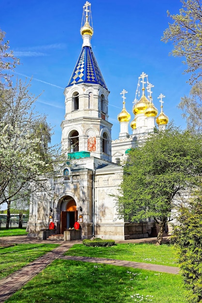 Ingresso alla Chiesa Ortodossa di San Nicola a Ventspils, Lettonia. Ventspils è una città nella regione della Curlandia della Lettonia. La Lettonia è un paese nella regione baltica.