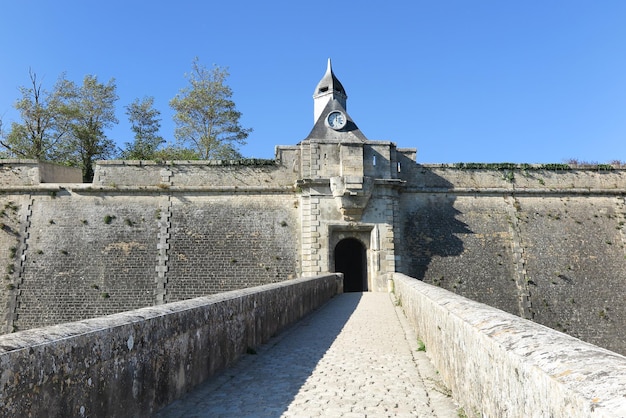 Ingresso alla città medievale di Blaye in Europa in Francia