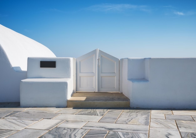 Ingresso cortile tradizionale nel villaggio di Oia Santorini Grecia Architettura tradizionale Foto come sfondo