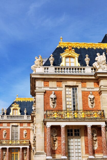 Ingresso principale del Palazzo di Versailles, Versailles, Francia.