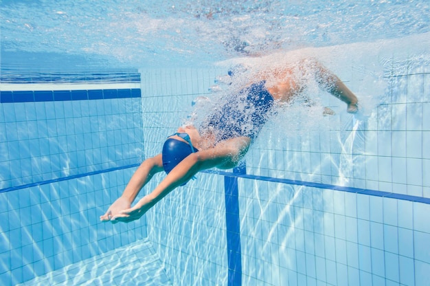 Inizio di nuoto a schiena