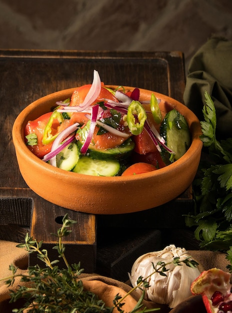 Inquadratura di un'insalata con verdure