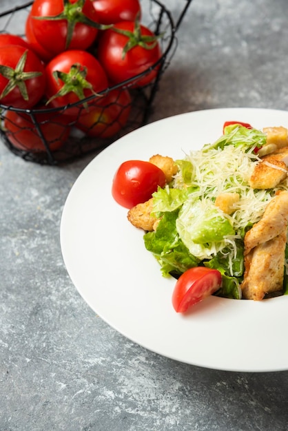 Insalata Cesar con salsa di pollo