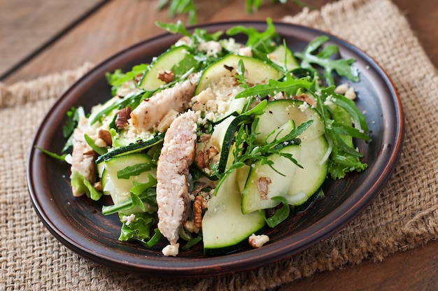 Insalata con pollo e zucchine