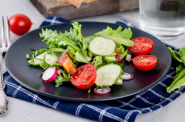 Insalata con verdure e verdure