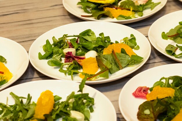 Insalata delle loro verdure Zucchine grigliate con salsa all'arancia e mozzarella