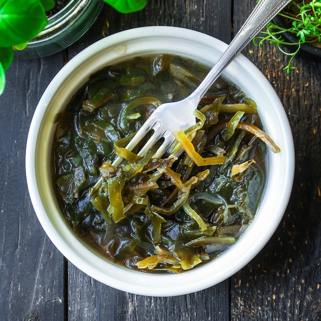 insalata di alghe di cavolo nero