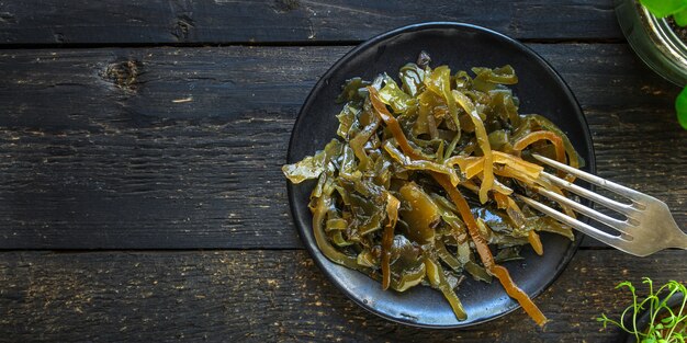 insalata di alghe di cavolo nero