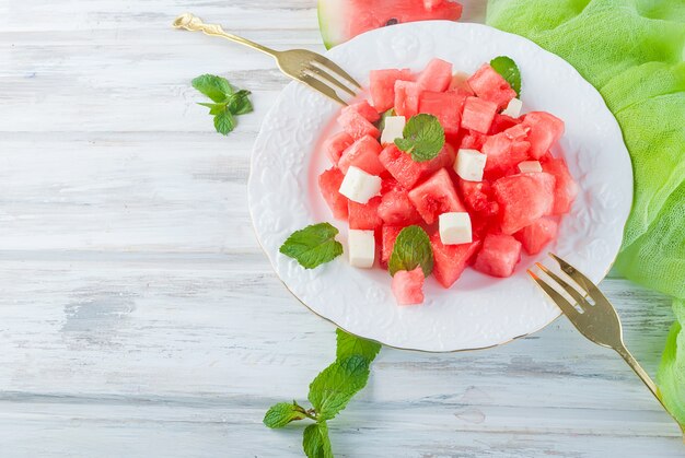 Insalata di anguria e suluguni alla menta