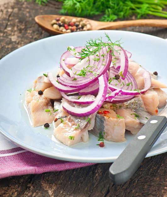 Insalata di aringhe con cipolla