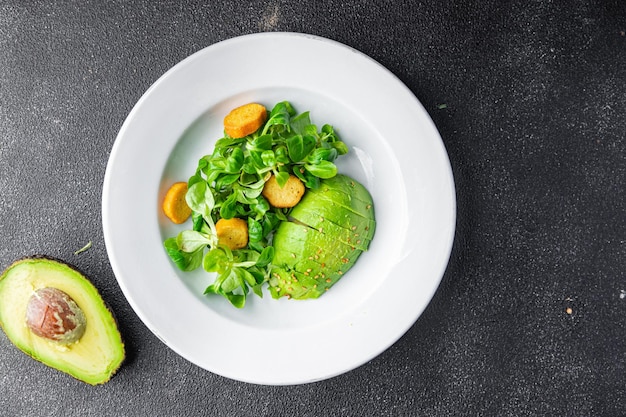 insalata di avocado foglie verdi fresco pasto sano spuntino sul tavolo copia spazio cibo sfondo