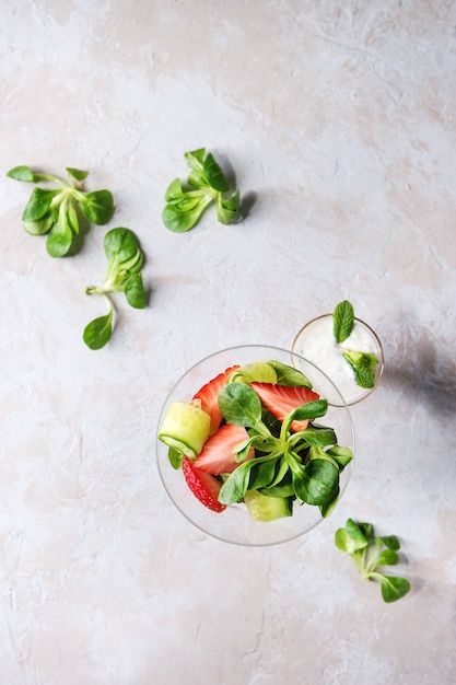 Insalata di cetrioli alla fragola