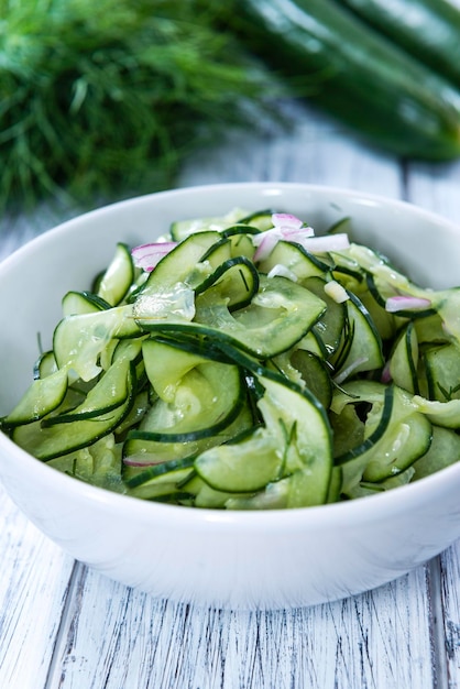 Insalata di cetrioli appena fatta