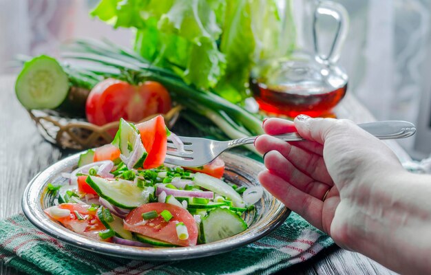 Insalata Di Cetrioli E Pomodori Freschi