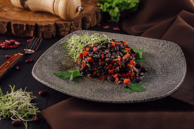 Insalata di fagioli rossi con peperone rosso