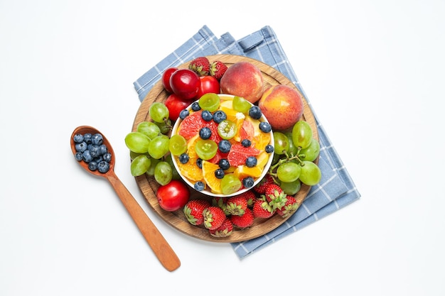 Insalata di frutta di concetto di nutrizione sana e gustosa