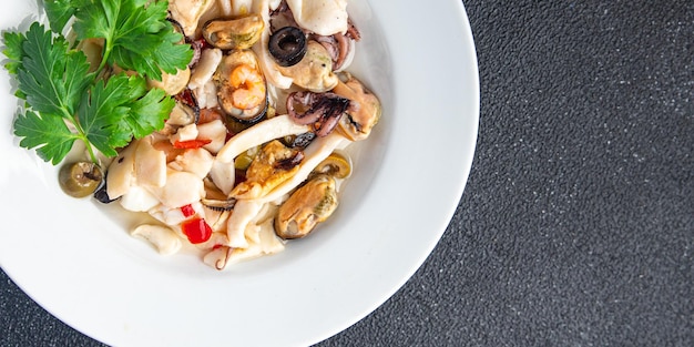 insalata di frutti di mare mix pasto sano cibo spuntino sul tavolo copia spazio cibo sfondo