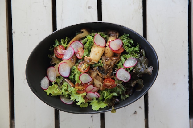 insalata di funghi cibo sano